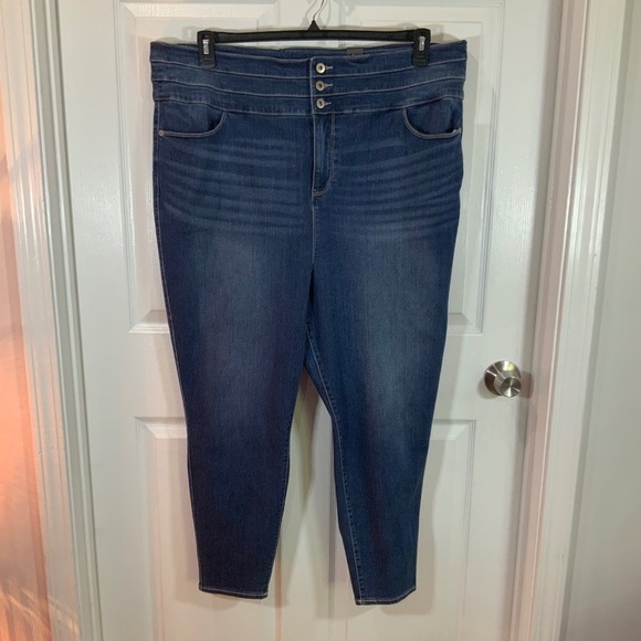 Torrid Boyfriend 3 Button Cotton Jeans Plus Size 26 NWT - Picture 9 of 9